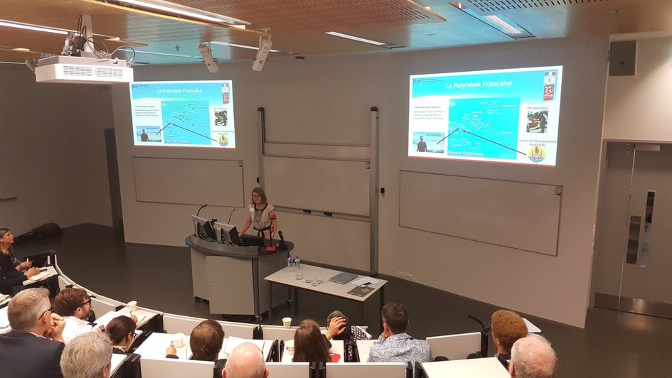 Karyne Rogers shhares her experience working with scientists, local authorities and local communities in French Polynesia at the FAST ! inaugural and strategic meeting - JPEG